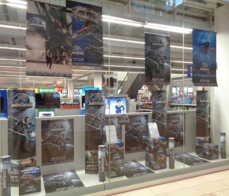 Universal Pictures - Jurassic World Auslage - Saturn SCS